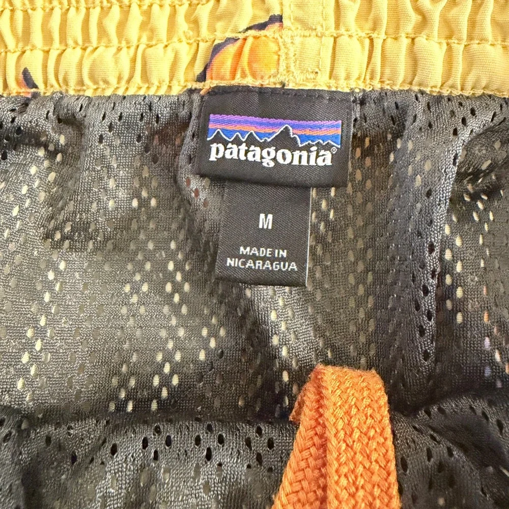 Patagonia Mens Medium Baggies Shorts Yellow Melon Print Swim Trunks STY57021SP20
